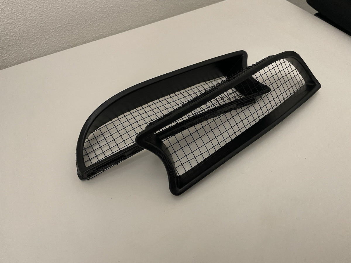 Alfa Romeo GTV and Spider 916 2.0 V6 TB - Pair of Front Bumper Grilles