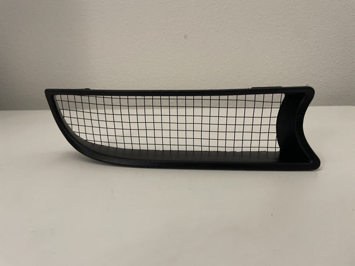 Alfa Romeo GTV and Spider 916 V6 - Front Right Bumper Grille (passenger side)