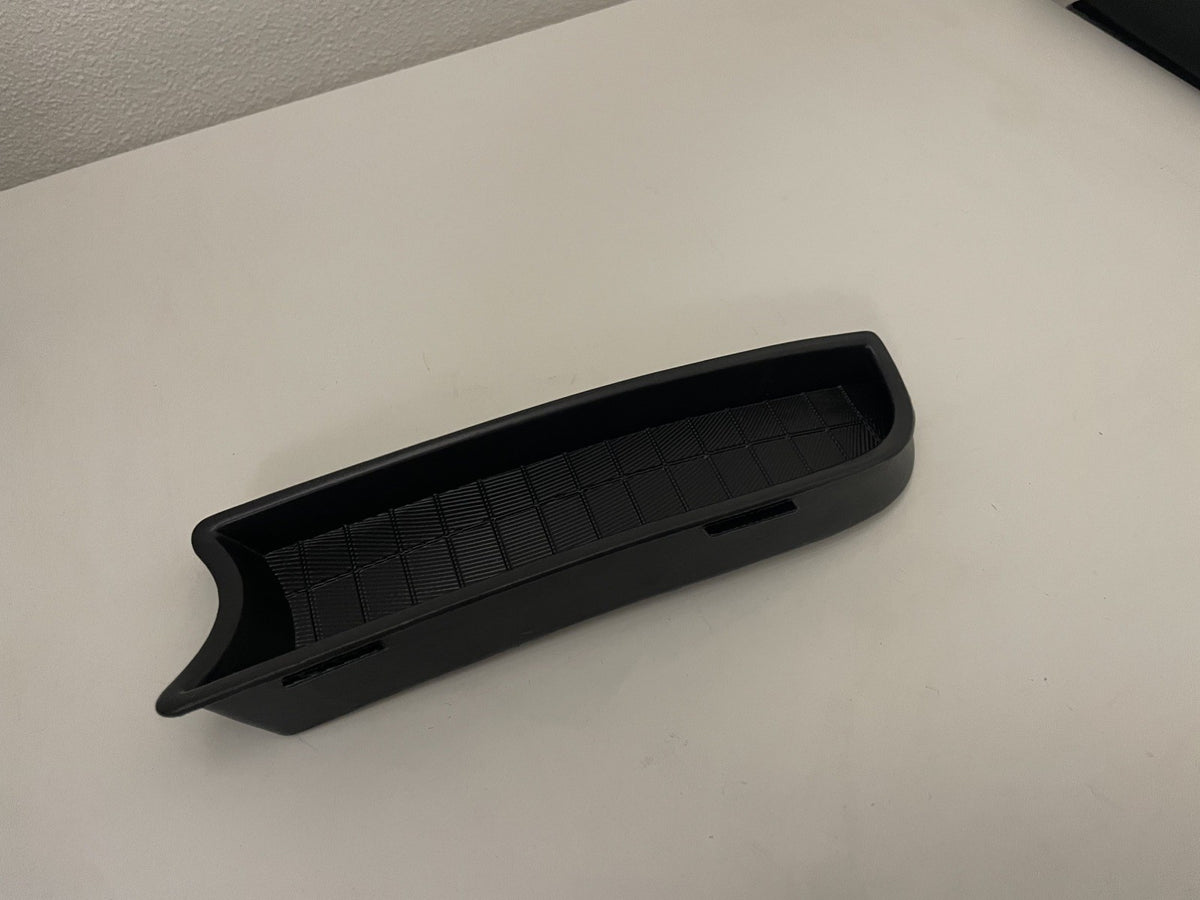 Alfa Romeo GTV and SPIDER 916 3.0 V6 - Front Bumper Grille Left (Driver's Side)
