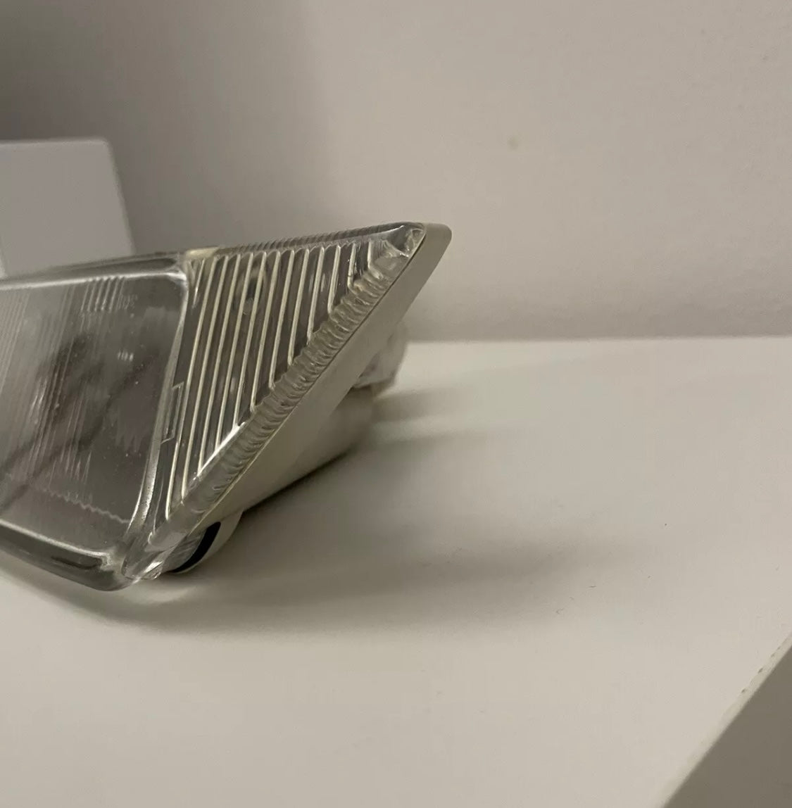 Alfa Romeo GTV/Spider 916 - Pair of fog light trim triangles